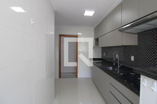 Cozinha de apartamento para alugar com 3 quartos, 75m² em Vila Sofia, São Paulo