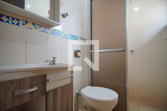 Banheiro  de apartamento à venda com 1 quarto, 70m² em Jardim Itu, Porto Alegre