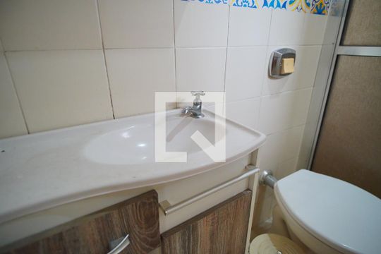 Banheiro  de apartamento à venda com 1 quarto, 70m² em Jardim Itu, Porto Alegre