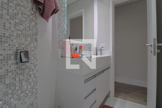Banheiro comum de casa para alugar com 3 quartos, 250m² em Jardim Consorcio, São Paulo