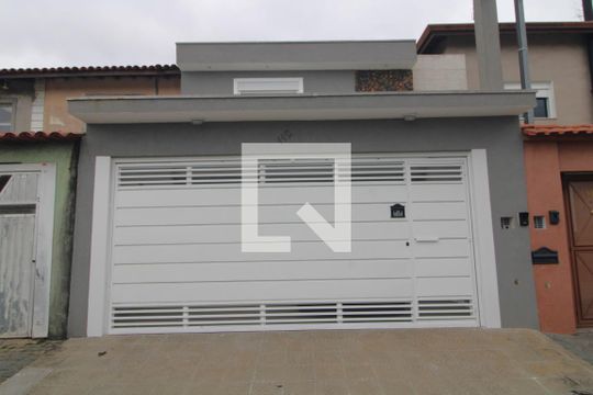 Fachada de casa para alugar com 3 quartos, 250m² em Jardim Consorcio, São Paulo