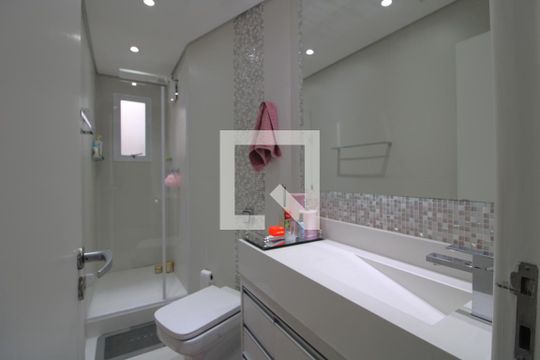 Banheiro comum de casa para alugar com 3 quartos, 250m² em Jardim Consorcio, São Paulo
