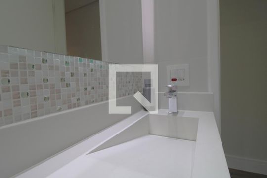 Pia banheiro comum de casa para alugar com 3 quartos, 250m² em Jardim Consorcio, São Paulo