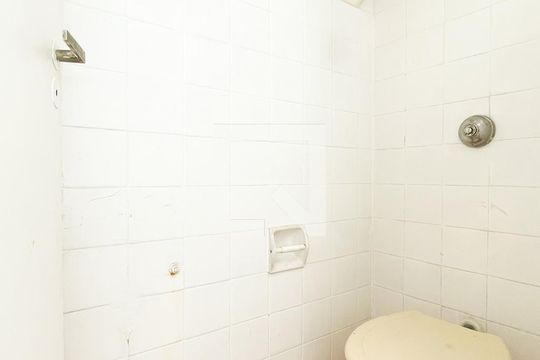 Área de Serviço/ Banheiro de apartamento à venda com 2 quartos, 77m² em Jardim Paulista, São Paulo