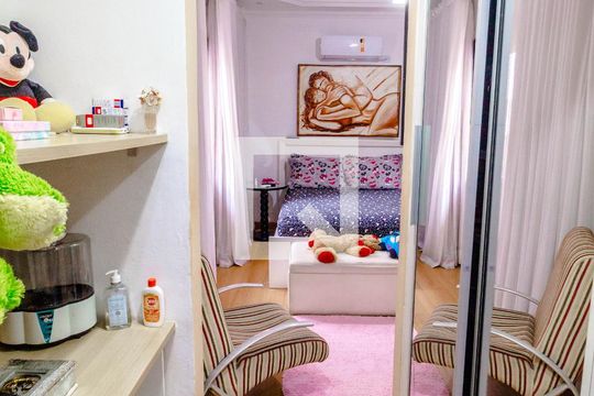 Suíte de casa de condomínio para alugar com 3 quartos, 109m² em Guilhermina, Praia Grande
