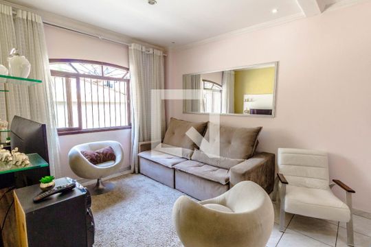 Sala de casa de condomínio para alugar com 3 quartos, 109m² em Guilhermina, Praia Grande