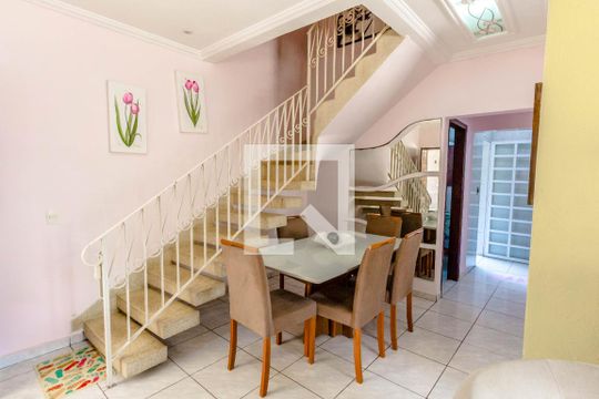 Sala de casa de condomínio para alugar com 3 quartos, 109m² em Guilhermina, Praia Grande