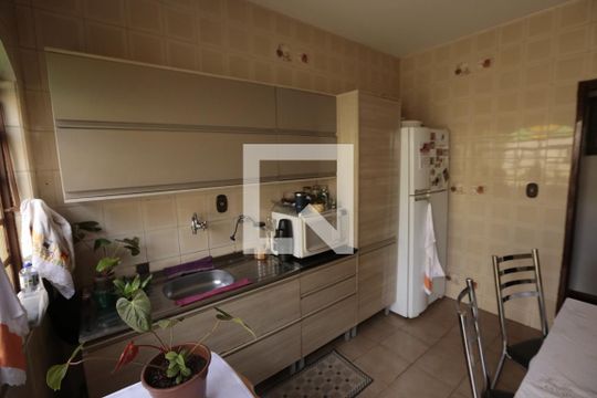 Cozinha de casa à venda com 3 quartos, 200m² em Barreiro, Belo Horizonte