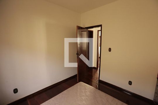 Quarto 2 de casa à venda com 3 quartos, 200m² em Barreiro, Belo Horizonte