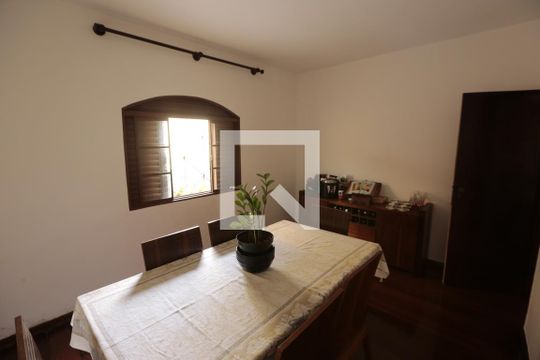 Sala de casa à venda com 3 quartos, 200m² em Barreiro, Belo Horizonte