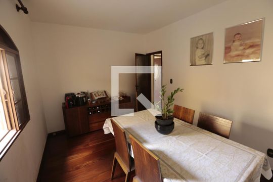 Sala de casa à venda com 3 quartos, 200m² em Barreiro, Belo Horizonte