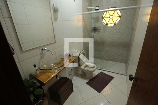 Banheiro Social de casa à venda com 3 quartos, 200m² em Barreiro, Belo Horizonte