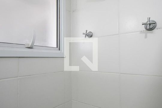 Chuveiro do Banheiro de apartamento para alugar com 2 quartos, 51m² em Jardim Monte Alegre, Taboão da Serra