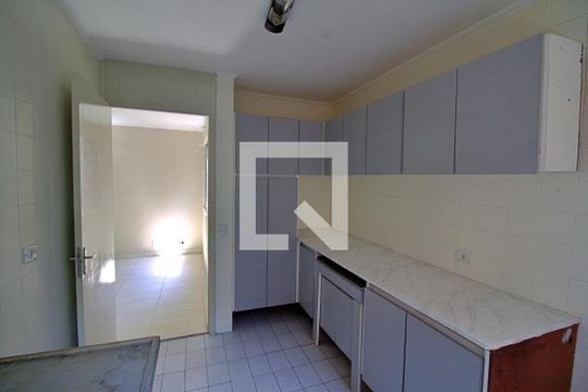 Cozinha de apartamento para alugar com 2 quartos, 44m² em Jardim Catanduva, São Paulo