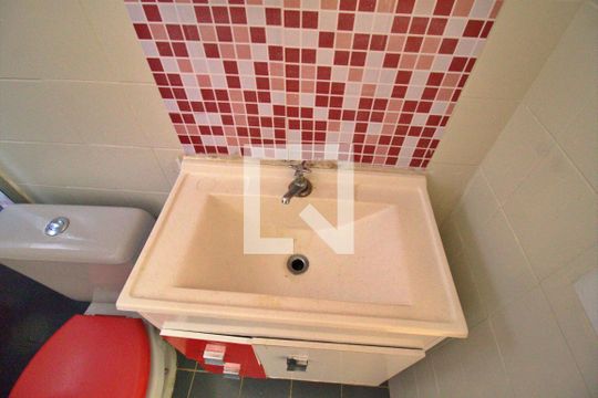 Banheiro de apartamento para alugar com 2 quartos, 44m² em Jardim Catanduva, São Paulo