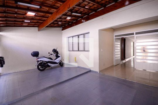Garagem  de casa à venda com 3 quartos, 190m² em Vila Brasilina, São Paulo