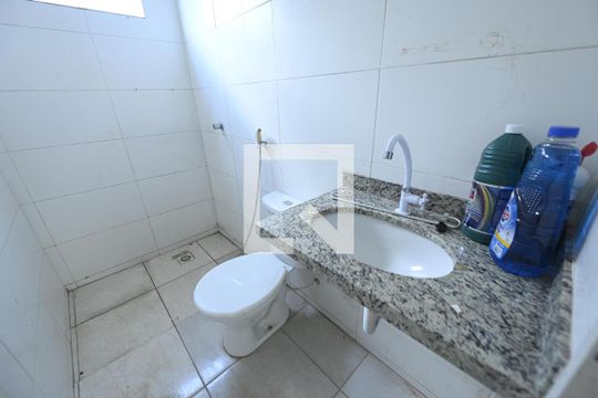 Banheiro de casa de condomínio à venda com 2 quartos, 62m² em Jardim Europa, Goiânia