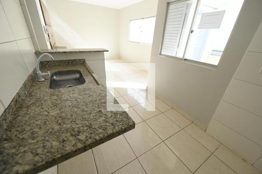 Cozinha de casa de condomínio à venda com 2 quartos, 62m² em Jardim Europa, Goiânia