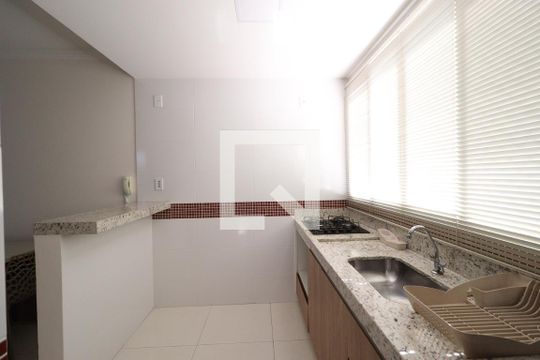 Cozinha e Área de Serviço de apartamento para alugar com 2 quartos, 50m² em Pampulha, Uberlândia