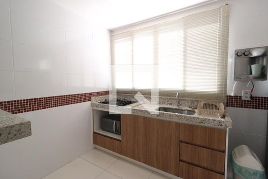 Cozinha e Área de Serviço de apartamento para alugar com 2 quartos, 50m² em Pampulha, Uberlândia