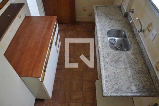 Cozinha de apartamento para alugar com 1 quarto, 50m² em Centro, Campinas