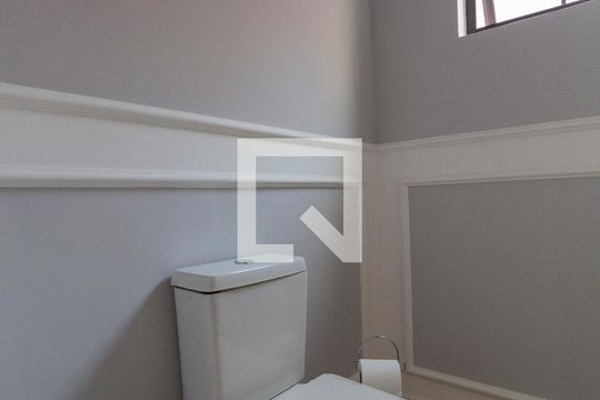 Lavabo de casa à venda com 3 quartos, 220m² em Vila Nhocuné, São Paulo