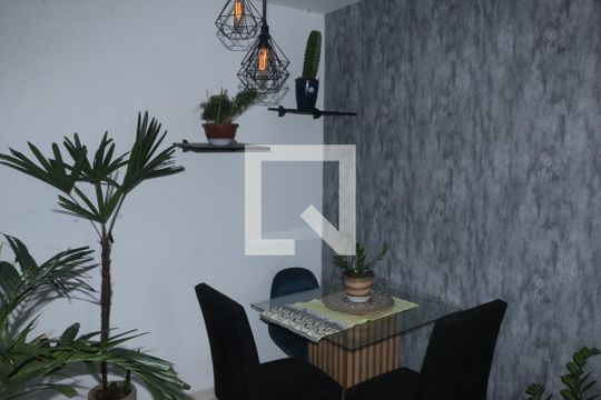 Sala - jantar de apartamento para alugar com 2 quartos, 48m² em Cruzeiro do Sul, Nova Iguaçu