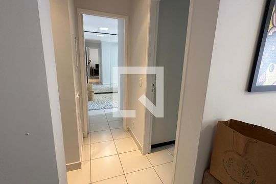 Corredor de apartamento para alugar com 2 quartos, 65m² em Setor Bueno, Goiânia