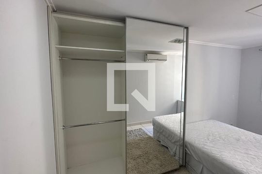 Suite Armarios de apartamento para alugar com 2 quartos, 65m² em Setor Bueno, Goiânia
