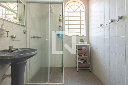 Banheiro de casa à venda com 3 quartos, 222m² em Jardim America, São Paulo