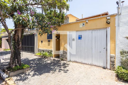 Fachada de casa à venda com 3 quartos, 222m² em Jardim America, São Paulo