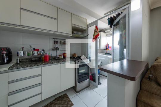 Cozinha de apartamento para alugar com 2 quartos, 45m² em Jardim Angela (zona Leste), São Paulo