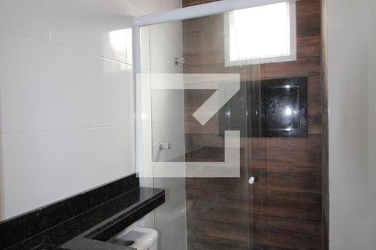 Banheiro de apartamento à venda com 3 quartos, 64m² em Vila Guilhermina, São Paulo