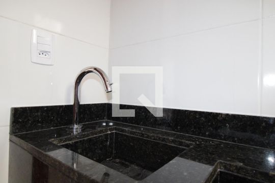 Banheiro de apartamento à venda com 3 quartos, 64m² em Vila Guilhermina, São Paulo