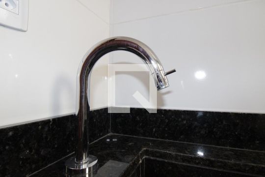 Banheiro de apartamento à venda com 3 quartos, 64m² em Vila Guilhermina, São Paulo