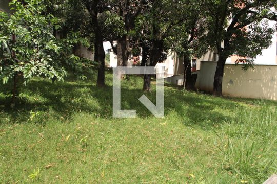 Quintal de apartamento à venda com 2 quartos, 51m² em São Francisco, Belo Horizonte