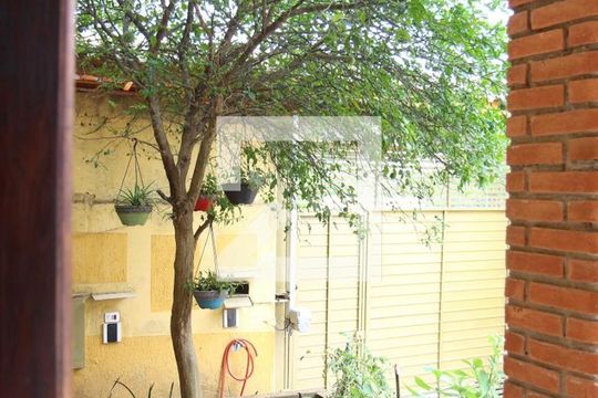 Quintal de casa para alugar com 3 quartos, 270m² em Jardim Santa Adélia, São Paulo