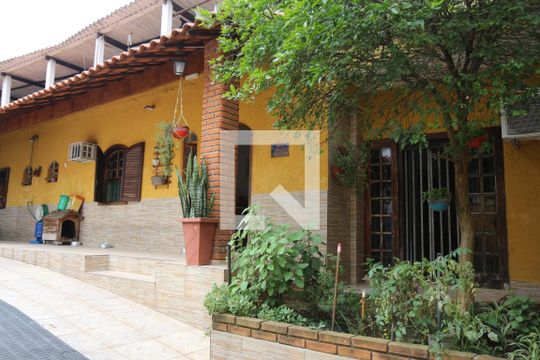Área comum de casa para alugar com 3 quartos, 270m² em Jardim Santa Adélia, São Paulo