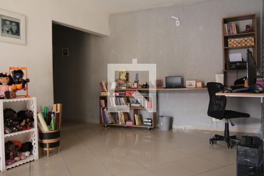 Sala de casa para alugar com 3 quartos, 270m² em Jardim Santa Adélia, São Paulo