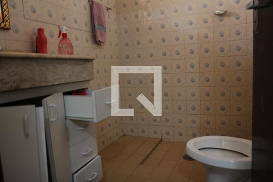 Banheiro da Suíte de casa para alugar com 3 quartos, 270m² em Jardim Santa Adélia, São Paulo