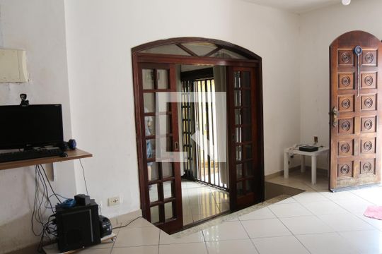 Sala de casa para alugar com 3 quartos, 270m² em Jardim Santa Adélia, São Paulo