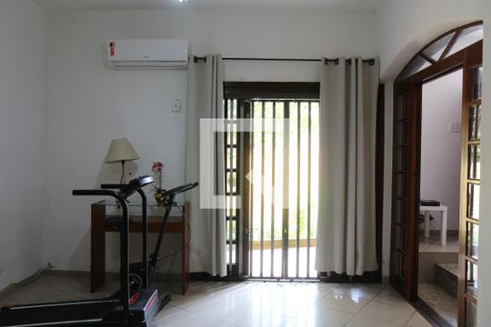 Sala de casa para alugar com 3 quartos, 270m² em Jardim Santa Adélia, São Paulo