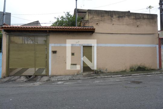 Fachada de casa para alugar com 3 quartos, 270m² em Jardim Santa Adélia, São Paulo