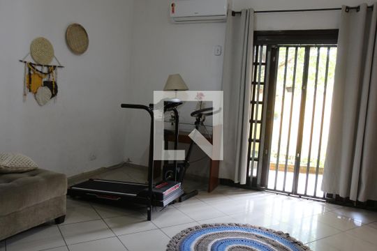 Sala de casa para alugar com 3 quartos, 270m² em Jardim Santa Adélia, São Paulo