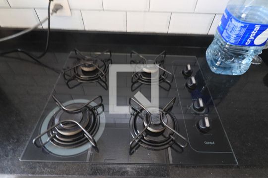 Cozinha e Área de Serviço de apartamento para alugar com 2 quartos, 48m² em Penha de França, São Paulo