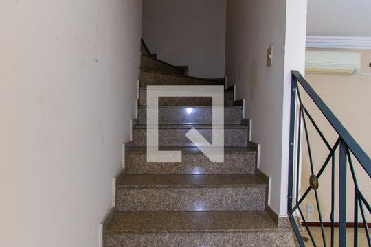 Escada de casa à venda com 3 quartos, 161m² em Parque da Vila Prudente, São Paulo