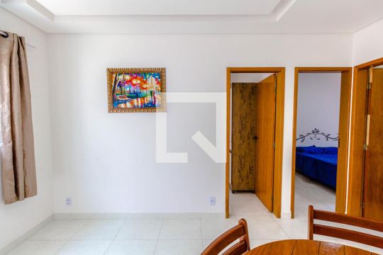 Sala de casa de condomínio para alugar com 2 quartos, 55m² em Aviação, Praia Grande