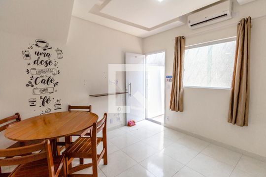 Sala de casa de condomínio para alugar com 2 quartos, 55m² em Aviação, Praia Grande