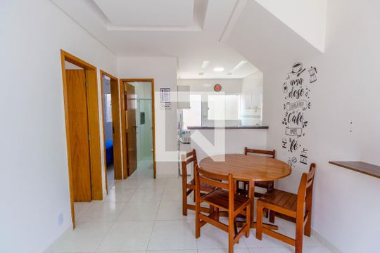 Sala de casa de condomínio para alugar com 2 quartos, 55m² em Aviação, Praia Grande