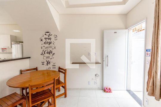 Sala de casa de condomínio para alugar com 2 quartos, 55m² em Aviação, Praia Grande